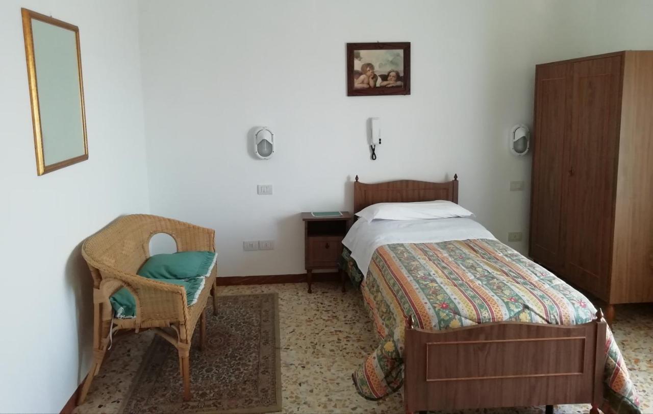 Albergo La Torre Radicofani Kültér fotó