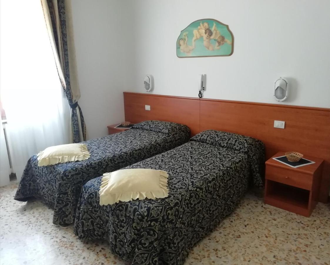 Albergo La Torre Radicofani Kültér fotó