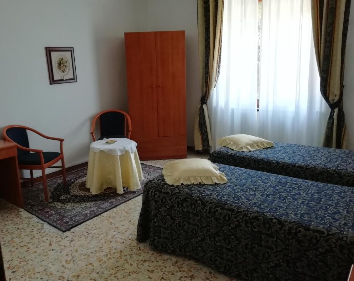 Albergo La Torre Radicofani Kültér fotó